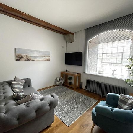 Cozy Coastal Apartment Плимът Екстериор снимка