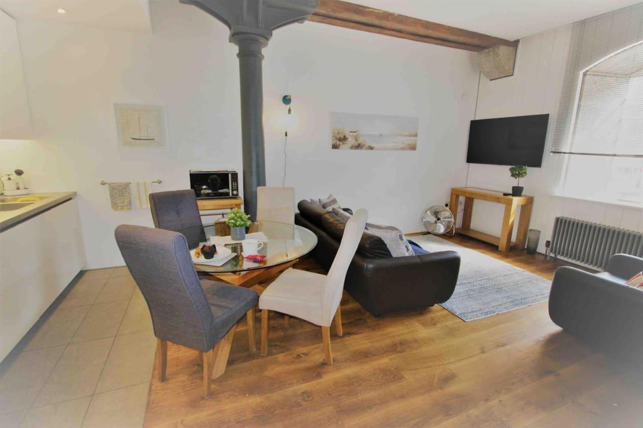 Cozy Coastal Apartment Плимът Екстериор снимка