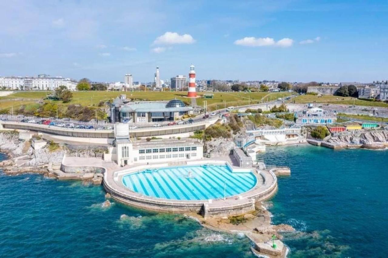 Cozy Coastal Apartment Плимът Екстериор снимка